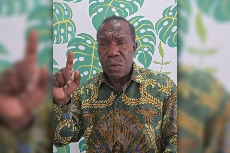 Edison Gwijangge, mantan Penjabat Bupati Nduga periode 2023–2024. (Foto: Istimewa/Tangkapan layar video TikTok Edison Gwijangge)