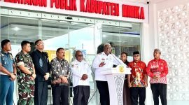 Sambutan Bupati Mimika, Johannes Rettob, sekaligus membuka secara resmi Mal Pelayanan Publik di Mimika, didampingi Wakil  Bupati Mimika serta jajaran Forkompinda, Rabu (18/6/2025). (Foto: Galeri Papua/Benaz) 