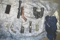 Sejumlah barang bukti yang diamankan TNI saat operasi penyergapan anggota OPM di Kampung Aleleng, Distrik Tangma, Kabupaten Yahukimo, Papua Pegunungan, Senin (16/6/2025). (Foto: Istimewa/ Satgas Media Koops Habema)