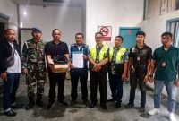 Para petugas dan aparat keamanan dari Kopasgat TNI AU berhasil menggagalkan penyelundupan ganja di Jayapura. (Foto: Istimewa/Kopasgat TNI AU)