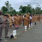 Barisan ASN yang mengikuti apel gabungan OPD di halaman kantor Pusat Pemerintahan Kabupaten Mimika, Senin (23/6/2025). (Foto: Galeri Papua/Ahmad)
