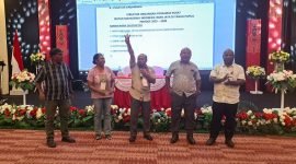 Foto Badan Pengurus terpilih, terdiri dari Ketua Umum, Sekretaris, Bendaraha, dan anggota lainnya. (Foto: Istimewa/Dani Suaralapago)