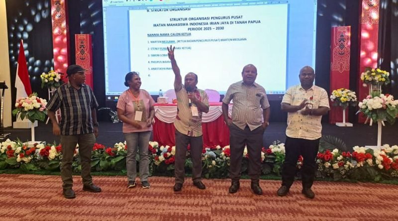 Foto Badan Pengurus terpilih, terdiri dari Ketua Umum, Sekretaris, Bendaraha, dan anggota lainnya. (Foto: Istimewa/Dani Suaralapago)