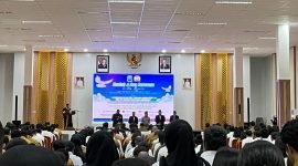 Para pendoa dari lima agama memanjatkan doa secara bergantian. (Foto: Galeri Papua/Benaz)