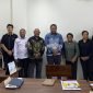 Usai pertemuan dengan DPD RI, foto bersama di di Kantor Redaksi Jubi, di Waena, Distrik Heram, Kota Jayapura, Papua pada Selasa (1/7/2025). (Foto: Istimewa/Jubi - Larius Kogoya)