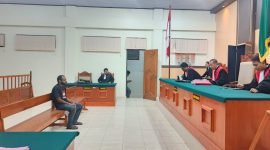 Majelis hakim Pengadilan Negeri Kelas II B Wamena menjatuhkan vonis delapan tahun penjara terhadap Aske Mabel, mantan anggota Polres Yalimo. (Foto: Istimewa/Satgas Humas Operasi Damai Cartenz)