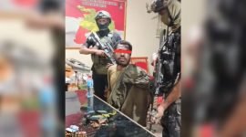 Roberth Wenda alias Kriminal Hesegem diamankan di Mapolres Jayawijaya untuk menjalani pemeriksaan intensif. (Foto: Istimewa/Satgas Humas Operasi Damai Cartenz)