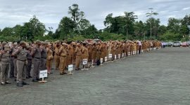 ASN lingkup Pemkab Mimika saat mengikuti apel gabungan OPD di lapangan Kantor Pusat Pemerintahan Kabupaten Mimika, Senin (28/7/2025). (Foto: Galeri Papua/Ahmad)