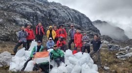 600 kilogram sampah pendaki yang terkumpul lalu dikelola dengan cara melakukan penimbunan, perataan, dan pemadatan untuk mengurangi potensi gangguan lingkungan yang ditimbulkan. (Foto: Istimewa/Dok. PT Freeport Indonesia)