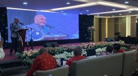 Wakil Gubernur Papua Tengah, Denias Geley saat menyampaikan sambutan pada pembukaan Rakerda Dukcapil se-Tanah Papua. (Foto: Galeri Papua/Ahmad)