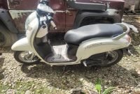 Polisi saat mengamankan barang bukti. (Foto: Istimewa)