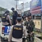Aparat TNI-Polri melakukan patroli pengamanan di Jalan Trans Nabire - Enarotali pada Senin (11/8/2025). (Foto: Istimewa/Satgas Kopasgat TNI)