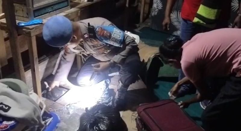 Polisi menemukan bungker yang berisikan barang bukti berupa sopi. (Foto: Istimewa/Polsek Kawasan Pelabuhan Poumako)