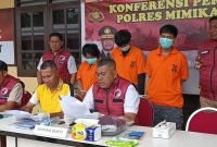 Pelaksanaan Konferensi Pers penangkapan 3 pelaku tindak pidana narkotika jenis sabu di Mapolres Mimika, Jalan Agimuga, Mile 32, Mimika, Papua Tengah, Jumat (22/8/2025). (Foto: Istimewa/Humas Polres Mimika).