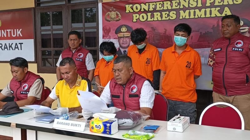 Pelaksanaan Konferensi Pers penangkapan 3 pelaku tindak pidana narkotika jenis sabu di Mapolres Mimika, Jalan Agimuga, Mile 32, Mimika, Papua Tengah, Jumat (22/8/2025). (Foto: Istimewa/Humas Polres Mimika).