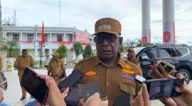 Bupati Mimika, Johannes Rettob. (Foto: Galeri Papua/Ahmad)