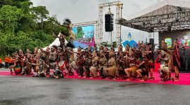 Tarian pembuka oleh Sanggar Avatar pada Festival Budaya Pelajar Papua Tengah 2025, Rabu (3/9/2025). (Foto: Galeri Papua/Endy Langobelen)