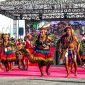 Penampilan dari Kabupaten Puncak dalam lomba sendratari Festival Budaya Pelajar Papua Tengah 2025 di Lapangan Bandara Lama Nabire, Jumat (5/9/2025). (Foto: Galeri Papua/Endy Langobelen)