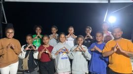 Foto bersama Founder dan Ketua Umum TIFA beserta sejumlah anggota, di lantai 2 Sekretariat TIFA. (Foto: Galeri Papua/Ahmad)