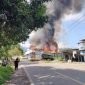 Sejumlah rumah dibakar massa di Yalimo, Papua Pegunungan, Selasa (16/9/2025). (Foto: Istimewa)