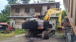 Kondisi excavator setelah dibakar OTK di Mimika, Papua Tengah. (Foto: Istimewa)