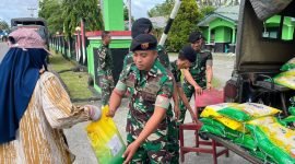 Bantu atasi lonjakan harga, Denkav 3/SC gelar pasar murah di Timika. (Foto: Istimewa/Denkav 3/SC)