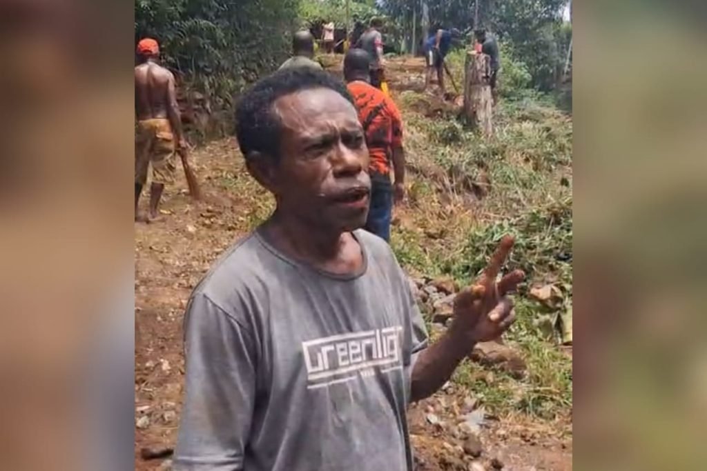 Ketua RT 04, David Moai. (Foto: Istimewa/Tangkapan layar video warga)