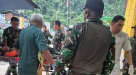 Proses evakuasi para personel yang tertembak di Distrik Kiwirok, Kabupaten Pegunungan, Papua Pegunungan, Kamis (25/9/2025). (Foto: Istimewa)