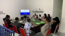 Pelaksanaan bimtek Obat Bahan Alam (OBA) mengandung Bahan Kimia Obat (BKO) di sarana distribusi yang berlangsung di lantai 2 Kantor Loka POM Mimika, Jalan Hasanudin, Mimika, Papua Tengah, Kamis (25/9/2025). (Foto: Galeri Papua/Ahmad)