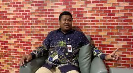 Kepala Kantor Loka POM di Kabupaten Mimika, Rudolf Bonay saat ditemui di ruang kerjanya, Kamis (25/9/2025). (Foto: Galeri Papua/Ahmad)