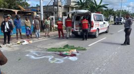 Jenazah yang hendak dilarikan ke RSMM. (Foto: Galeri Papua/Ahmad)