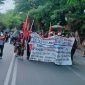 Sejumlah mahasiswa asal Papua yang tergabung dalam Forum Solidaritas Pelajar dan Mahasiswa/i Peduli Rakyat Papua (FSPM-PRP) Kota Studi Makassar menggelar aksi longmarch menuju Pengadilan Negeri (PN) Makassar, Senin (30/9/2025). (Foto: Istimewa)