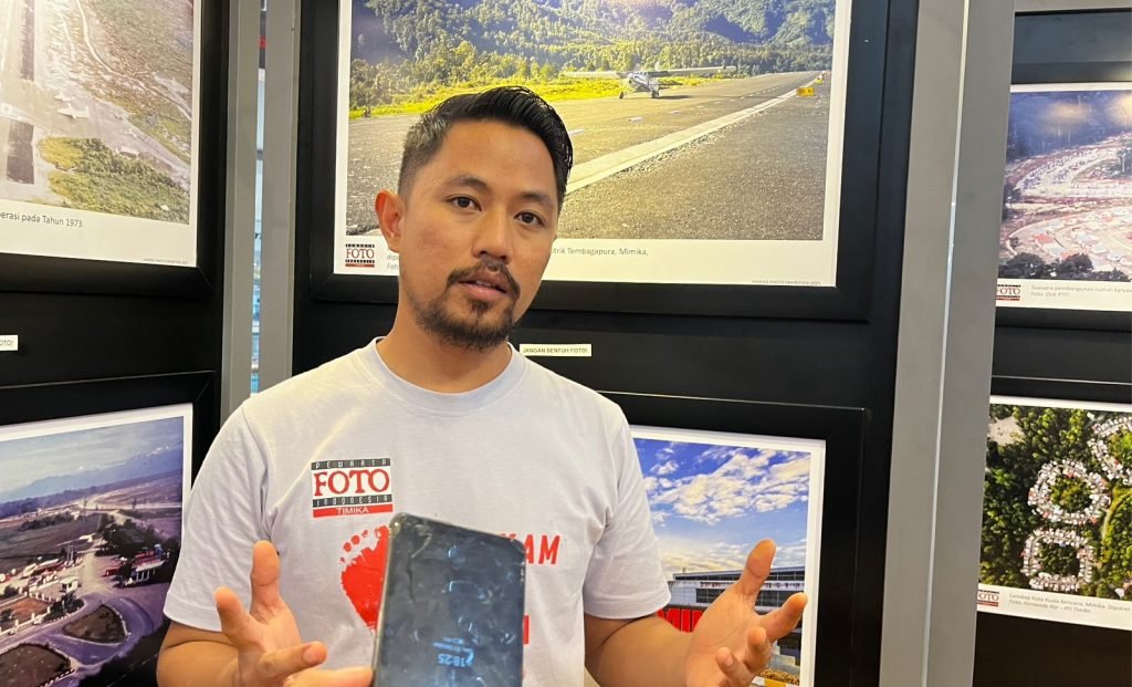 Ketua Panitia Mimika Photo Exhibition 2025, Joe Situmorang. (Foto: Galeri Papua/Endy Langobelen)