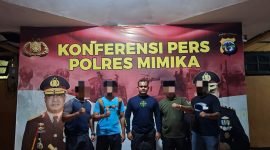 Kedua pelaku yang berhasil ditangkap Tim Buser Sat Reskrim Polres Mimika. (Foto: Istrimewa)