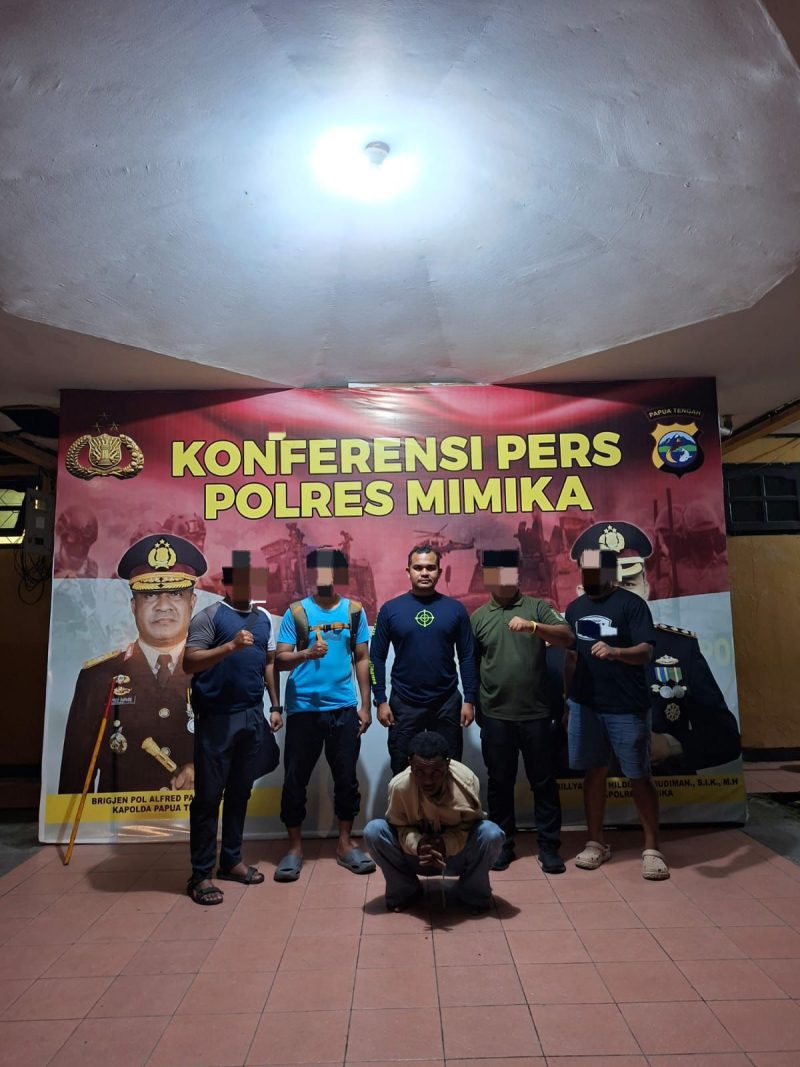 Kedua pelaku yang berhasil ditangkap Tim Buser Sat Reskrim Polres Mimika. (Foto: Istrimewa)