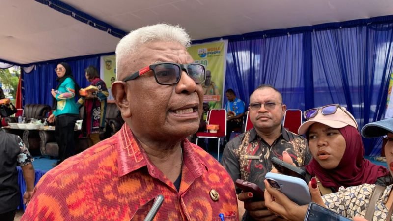 Bupati Mimika, Johannes Rettob. (Foto: Galeri Papua/Ahmad)