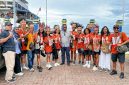 Foto bersama rombongan Tifa Creative dengan pihak Dinas Pariwisata Kabupaten Maluku Tenggara di Pelabuhan Tual. (Foto: Galeri Papua/Endy Langobelen)