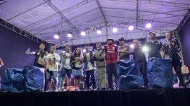 Foto bersama Vvespapua pada seremoni pembukaan event Noken Scooterist Papua (NSP) ke-IX di pelataran Graha Eme Neme Yauware, Sabtu malam (1/11/2025), (Foto: Galeri Papua/Darno Islami)