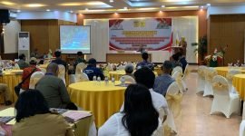 Suasana pelaksanaan FGD yang dilaksanakan oleh FKDM Mimika di ruang serbaguna Grand Tembaga Hotel Timika, Selasa (4/11/2025). (Foto: Galeri Papua/Ahmad)
