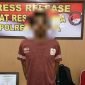 Pelaku yang berhasil diamankan polisi ke Mapolres Mimika, di Jalan Agimuga, Mile 32, Distrik Kuala Kencana, Mimika, Papua Tengah, Kamis (6/11/2025). (Foto: Istimewa/Humas Polres Mimika)