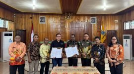  PTFI bersama Pemkab Nabire usai menandatangani Perjanjian Kerja Sama (PKS) PASTI-Papua untuk implementasi Program di Kantor Bupati Nabire, Papua Tengah. (Foto: Istimewa/Dokumen PTFI)