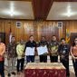  PTFI bersama Pemkab Nabire usai menandatangani Perjanjian Kerja Sama (PKS) PASTI-Papua untuk implementasi Program di Kantor Bupati Nabire, Papua Tengah. (Foto: Istimewa/Dokumen PTFI)