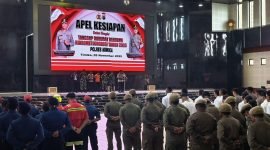 Suasana apel siaga Bencana Hidrometrologi di Graha Eme Neme Yauware, Rabu (5/11/2025). (Foto: Istimewa/Humas Polres Mimika)