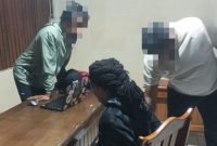 Jayainus Pogau alias Supi Pogau, yang mengakui dirinya sebagai Komandan Batalyon Hetobia Kodap III Nduga di bawah pimpinan Aibon Kogoya, sedang diperiksa secara intensif oleh aparat kepolisian. (Foto: Istimewa/Satgas Humas ODC)