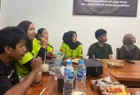 Suasana pemaparan materi oleh narasumber dalam kegiatan temu relawan baru, di Rest Area Café, Minggu (9/11/2025). (Foto: Istimewa)