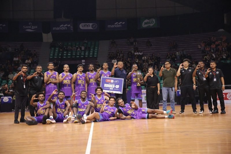 Universitas Cenderawasih (Uncen) mengakhiri LIMA Mandiri Basketball 2025 Surabaya sebagai runner-up. (Foto: Istimewa/Tim Marketing Communication Liga Mahasiswa)