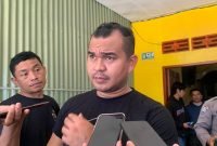 Kasat Reskrim Polres Mimika, AKP Rian Oktaria saat ditemui wartawan di Jalan Busiri Ujung, Mimika, Papua Tengah, Rabu (12/11/2025). (Foto: Galeri Papua/Ahmad)