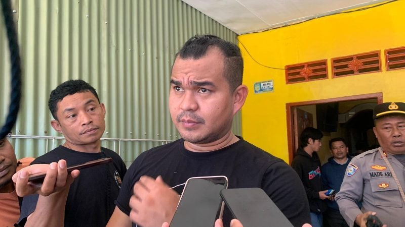 Kasat Reskrim Polres Mimika, AKP Rian Oktaria saat ditemui wartawan di Jalan Busiri Ujung, Mimika, Papua Tengah, Rabu (12/11/2025). (Foto: Galeri Papua/Ahmad)