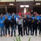 Foto bersama para peserta dan jajaran pengurus APKM pada seremoni pembukaan Pelatihan Kepemimpinan dan Public Speaking di Aula Bobaigo Keuskupan Timika, Sabtu (15/11/2025). (Foto: Galeri Papua/Ahmad)