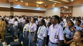 Ratusan siswa dari SMP/SMA sederajat di Timika hadiri seremoni pembukaan kegiatan pembinaan kesenian di Hotel Cartensz Timika, Senin (17/11/2025). (Foto: Galeri Papua/Ahmad)